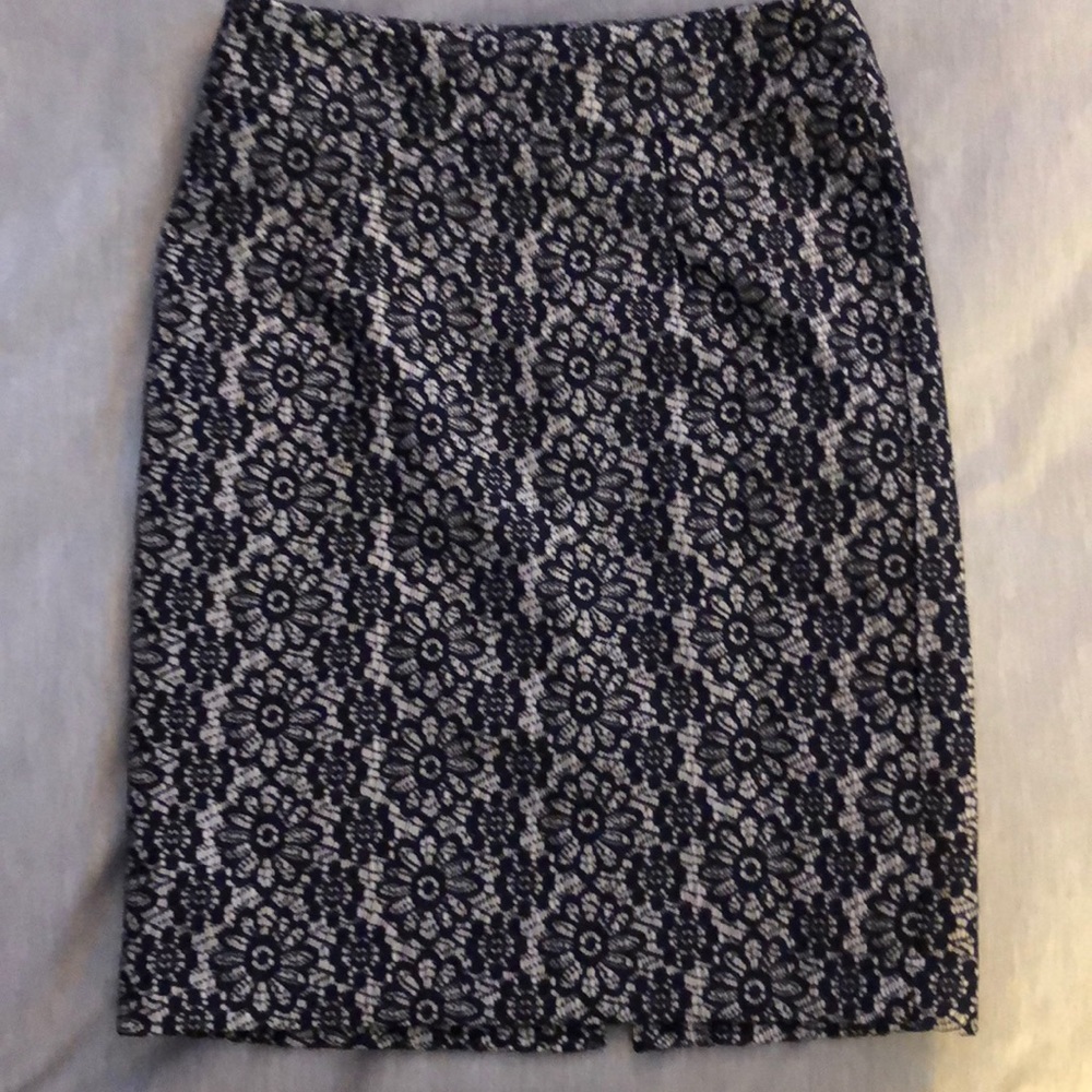 Navy and Cream Lace Flower pencil skirt from BR